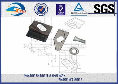 Weldable Base Railway Clips/Double Holes Rail Clips With Integral Rubber Block And Upper Clip In Railroad